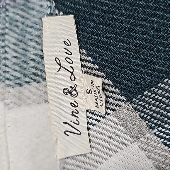 Vine and Live Fleece Top - Picture 6 of 6